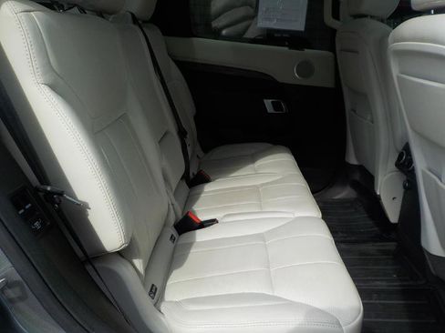 Used 2017 Land Rover Discovery HSE image 44