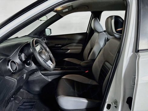 Used 2023 Nissan Kicks SR w/ SR Premium Package FWD image 11