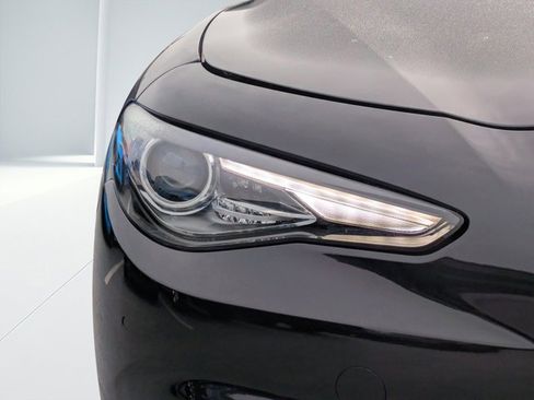 Used 2022 Alfa Romeo Giulia Ti image 8