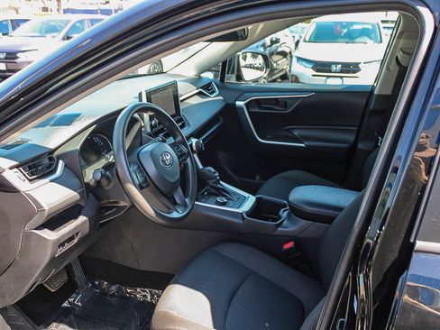 Used 2024 Toyota RAV4 LE AWD/4WD image 19