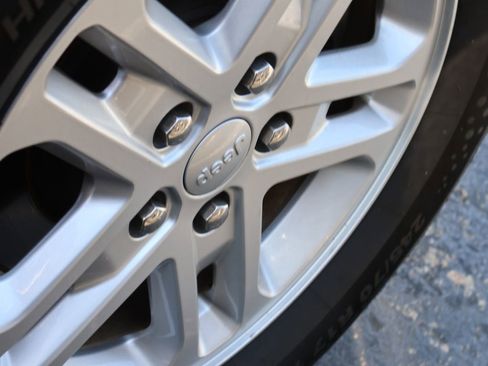 Used 2024 Jeep Grand Cherokee Laredo image 20