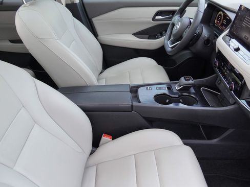 Used 2024 Nissan Rogue SL w/ SL Premium Package FWD image 12
