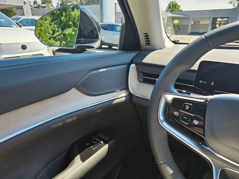 New 2025 Volvo EX90 Plus image 28