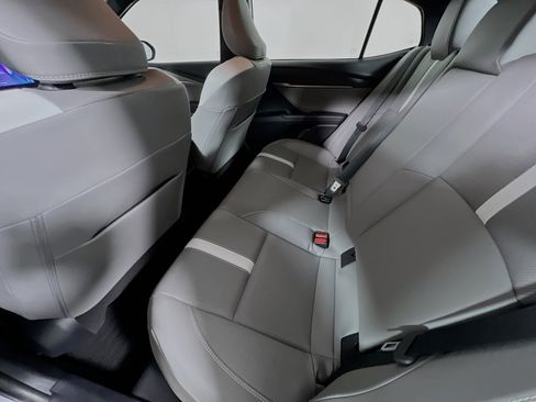 Used 2025 Toyota Camry SE image 29