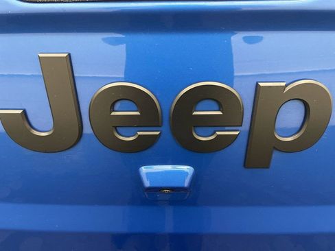 Used 2023 Jeep Gladiator Sport image 23