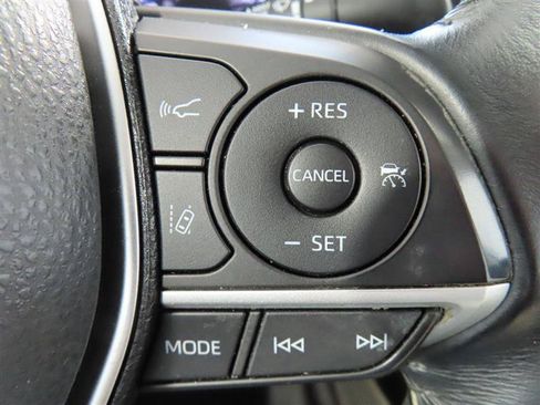 Used 2021 Toyota Camry XLE FWD image 21