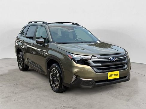 Certified 2025 Subaru Forester Premium AWD/4WD image 3