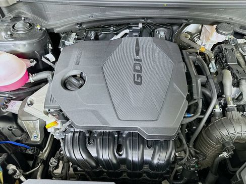 Used 2025 Kia Sportage EX FWD image 9