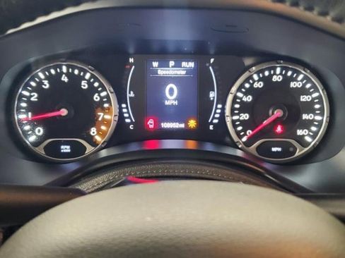 Used 2017 Jeep Renegade Latitude w/ Cold Weather Group AWD/4WD image 18