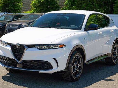Used 2024 Alfa Romeo Tonale Ti AWD/4WD image 3