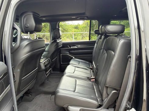 Used 2023 Jeep Wagoneer 4WD Series II w/ Premium Group I image 20