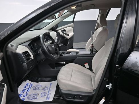 Used 2025 Nissan Rogue SV FWD image 30