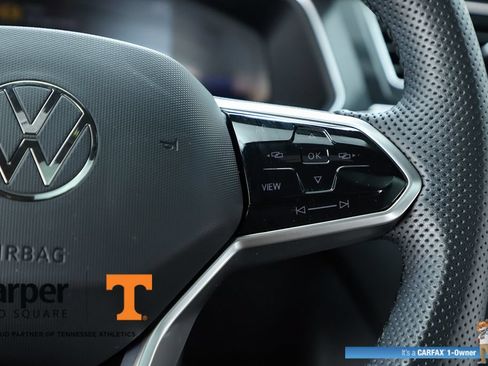 Used 2023 Volkswagen Tiguan SE R-Line FWD image 60
