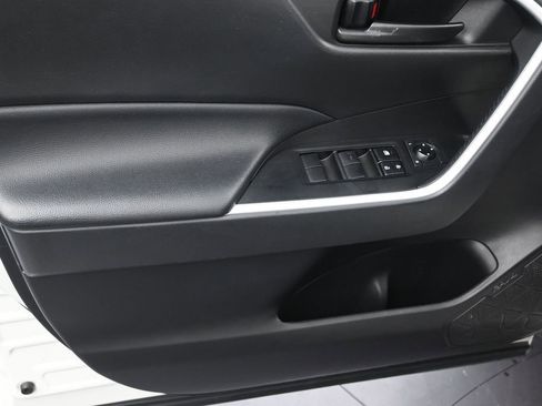 Used 2022 Toyota RAV4 LE AWD/4WD image 10