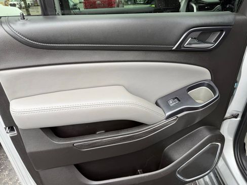 Used 2015 Chevrolet Suburban LT image 8