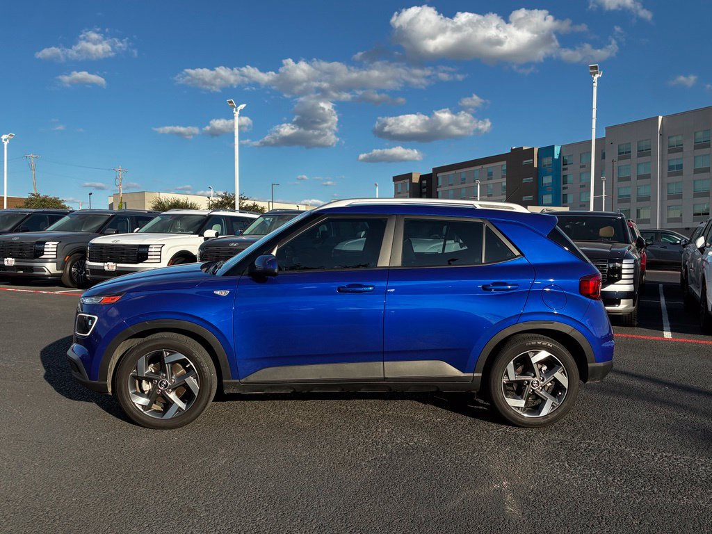 Used 2025 Hyundai Venue Limited FWD image 2