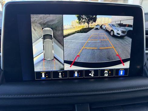 Used 2023 Chevrolet Suburban High Country w/ Premium Package image 10