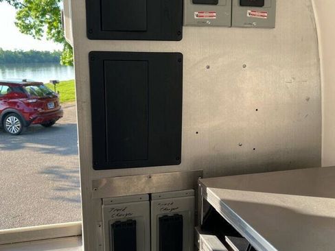 Used 2022 Mercedes-Benz Sprinter 4500 image 32