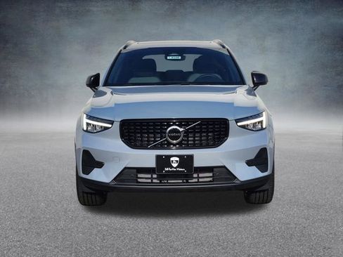 New 2026 Volvo XC40 B5 Core w/ Climate Package image 2