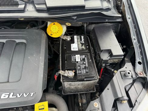 Used 2014 Dodge Grand Caravan SXT image 49