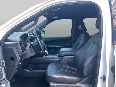 Used 2024 Ford Expedition Platinum RWD image 8