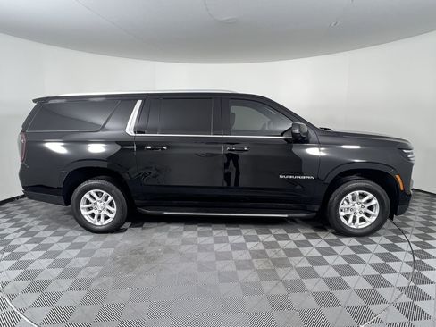 Used 2025 Chevrolet Suburban LT w/ Comfort Package image 14