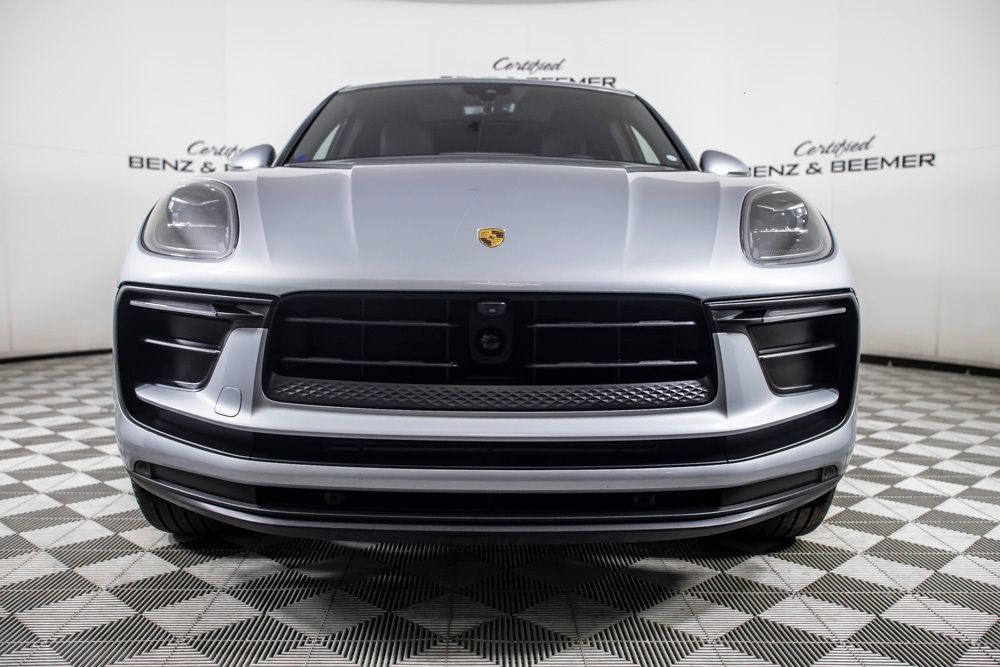 Used 2025 Porsche Macan Turbo AWD/4WD image 5