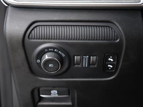 Used 2024 Jeep Wagoneer Series II w/ Flexible Seating Group RWD image 21