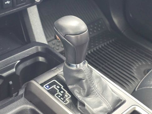 Used 2022 Toyota Tacoma TRD Sport w/ TRD Premium Sport Package AWD/4WD image 32