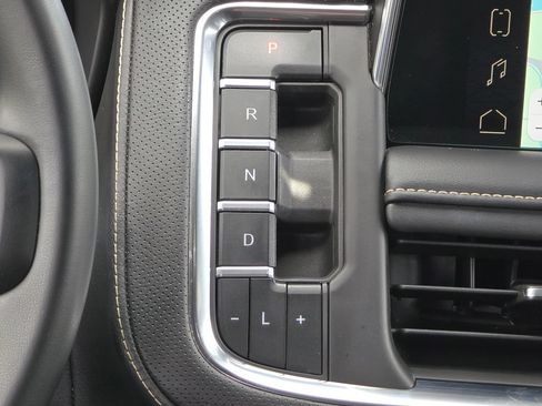 Used 2023 GMC Yukon SLT AWD/4WD image 38