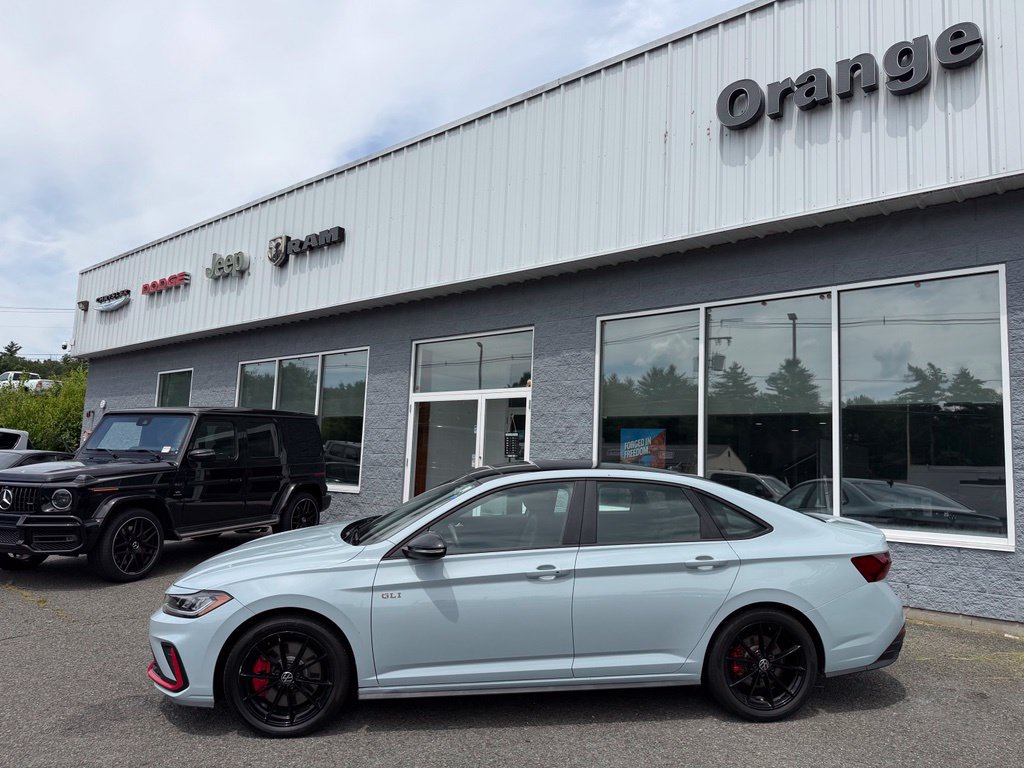 Used 2025 Volkswagen Jetta GLI Autobahn FWD image 4