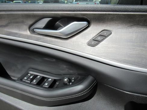 New 2026 Jeep Grand Cherokee Limited w/ Luxury Tech Group II RWD image 20