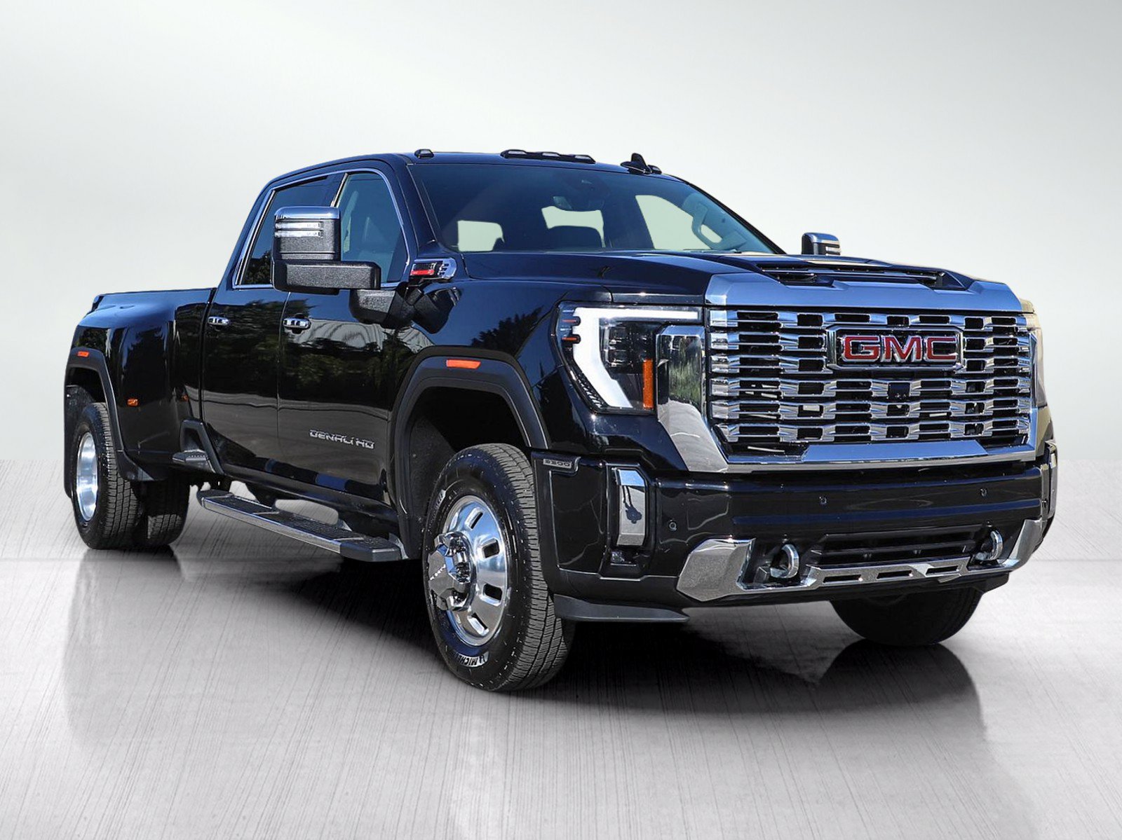 Used 2024 GMC Sierra 3500 Denali w/ Denali Reserve Package AWD/4WD image 7