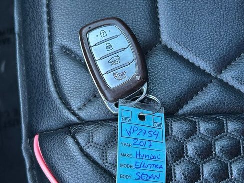 Used 2017 Hyundai Elantra Limited w/ Limited Tech Package 04 FWD image 37