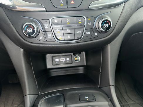 Certified 2024 Chevrolet Equinox LT w/ LPO, Floor Liner Package image 13