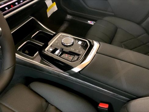 Used 2026 BMW 760i xDrive w/ Executive Package AWD/4WD image 7