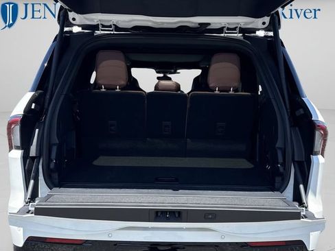 New 2026 Lincoln Navigator Reserve AWD/4WD image 17