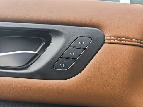 New 2026 Nissan Pathfinder Platinum image 16