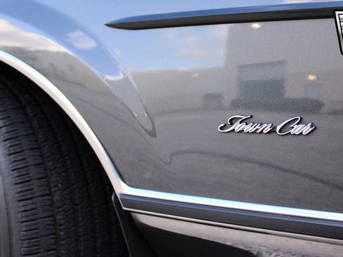 Used 1986 Lincoln Town Car image 26