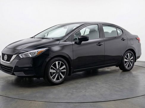 Used 2025 Nissan Versa SV image 3