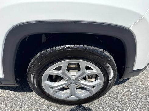 Used 2024 Jeep Compass Latitude AWD/4WD image 21