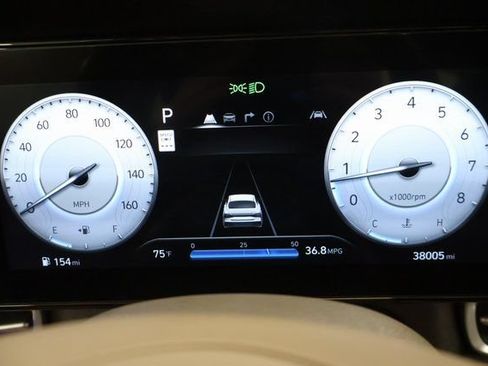Used 2025 Hyundai Elantra SEL FWD image 15
