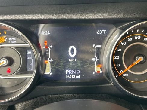 Used 2019 Jeep Wrangler Unlimited Sahara w/ Uconnect 4C Nav & Sound Group image 19