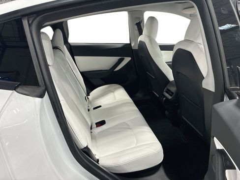 Certified 2021 Tesla Model Y Long Range AWD/4WD image 11