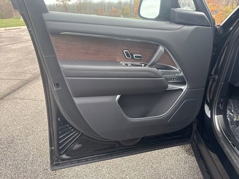 New 2025 Land Rover Range Rover SE image 10