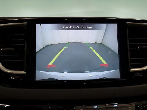 Used 2025 Chrysler Pacifica Select FWD image 23