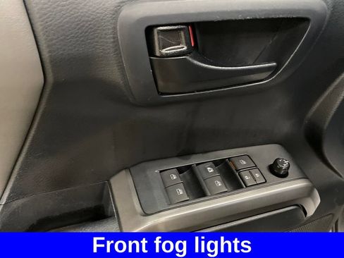 Used 2019 Toyota Tacoma SR5 AWD/4WD image 10