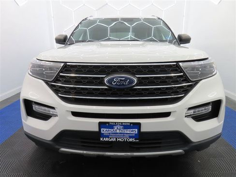 Used 2022 Ford Explorer XLT w/ Equipment Group 202A AWD/4WD image 2