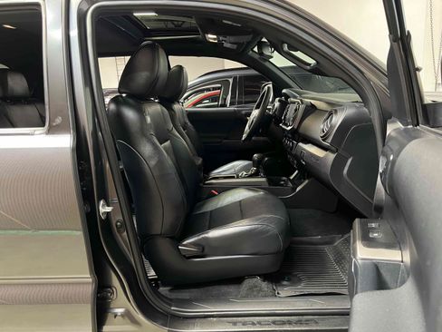 Used 2021 Toyota Tacoma TRD Sport w/ TRD Premium Sport Package RWD image 39
