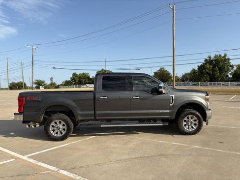 Used 2018 Ford F250 XLT w/ XLT Premium Package AWD/4WD image 4
